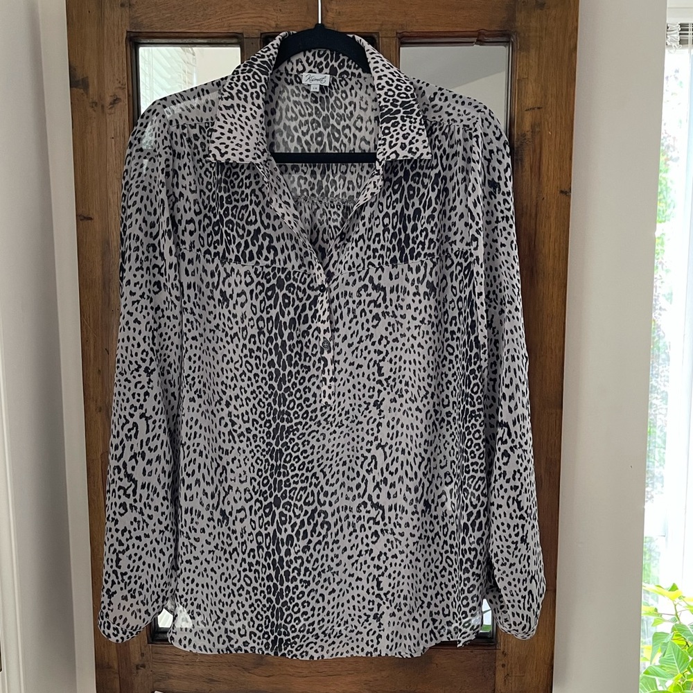 Kismet Lilac Gray/Black Leopard Print Long Sleeve Flowy Collar Blouse Size US L